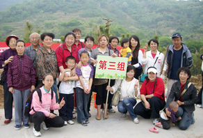 東部店第一屆李滄區(qū)百果山植樹活動