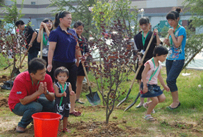 2010年威海店植樹活動(dòng)