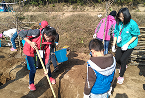 青島永旺20周年紀(jì)念林植樹落幕