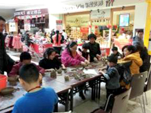永旺淄博購物中心舉辦 永旺陶藝DIY活動(dòng)