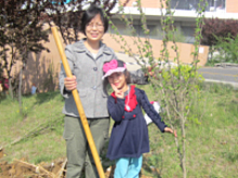 永旺煙臺(tái)購物中心2014植樹季,愛心植樹活動(dòng)