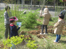 永旺煙臺(tái)購物中心2014植樹季,愛心植樹活動(dòng)