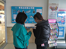 安全知識進(jìn)商場 青島永旺公益愛心手冊免費(fèi)發(fā)